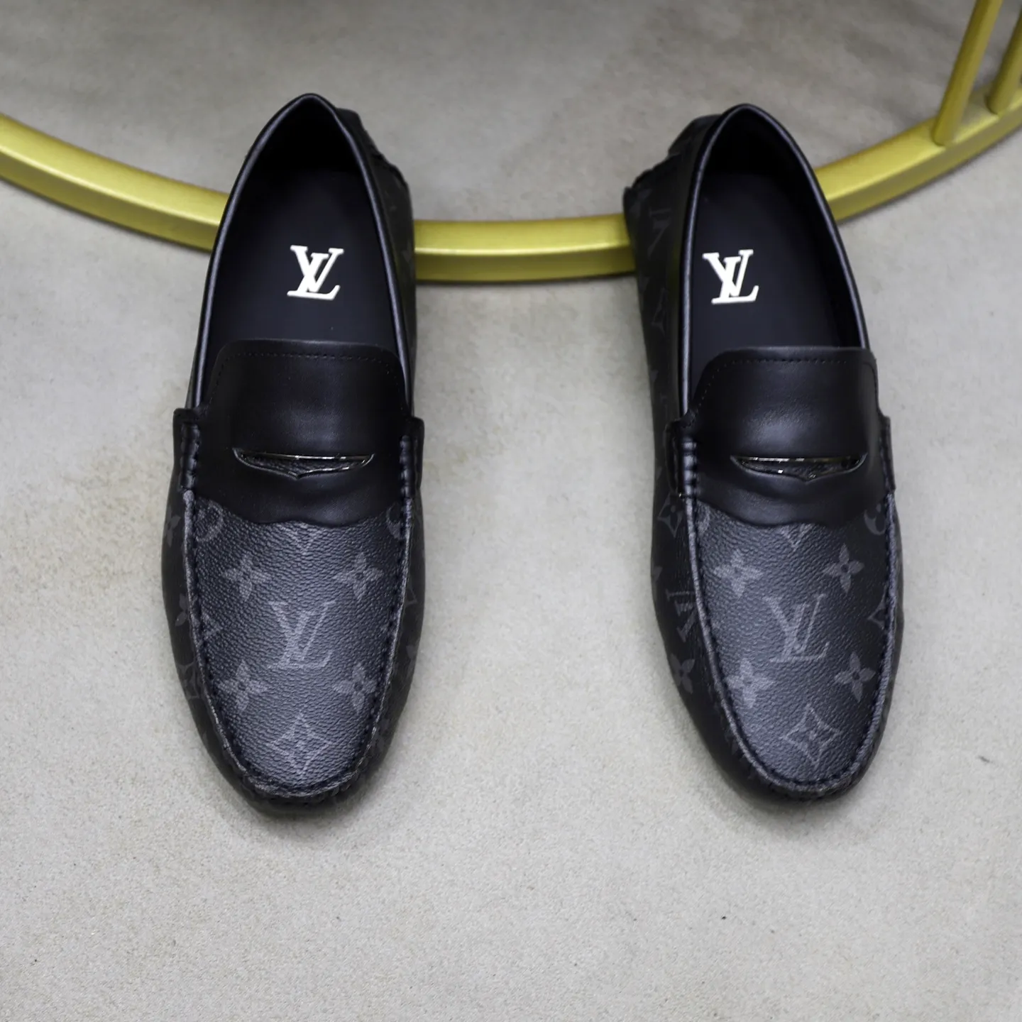 Ex-factory price: 480💰【LV】Louis Vuitton ⚠️High-end men’s driving and pedal series ⚠️38-44 (customized for 45) ⚠️All original cowhide leather! Thick and soft! Made entirely of calfskin lining! Rubber sheet anti-slip beanie sole! Three-dimensional package technology! Fashionable and classic! Handicrafts! Original high quality! Feel free to compare!